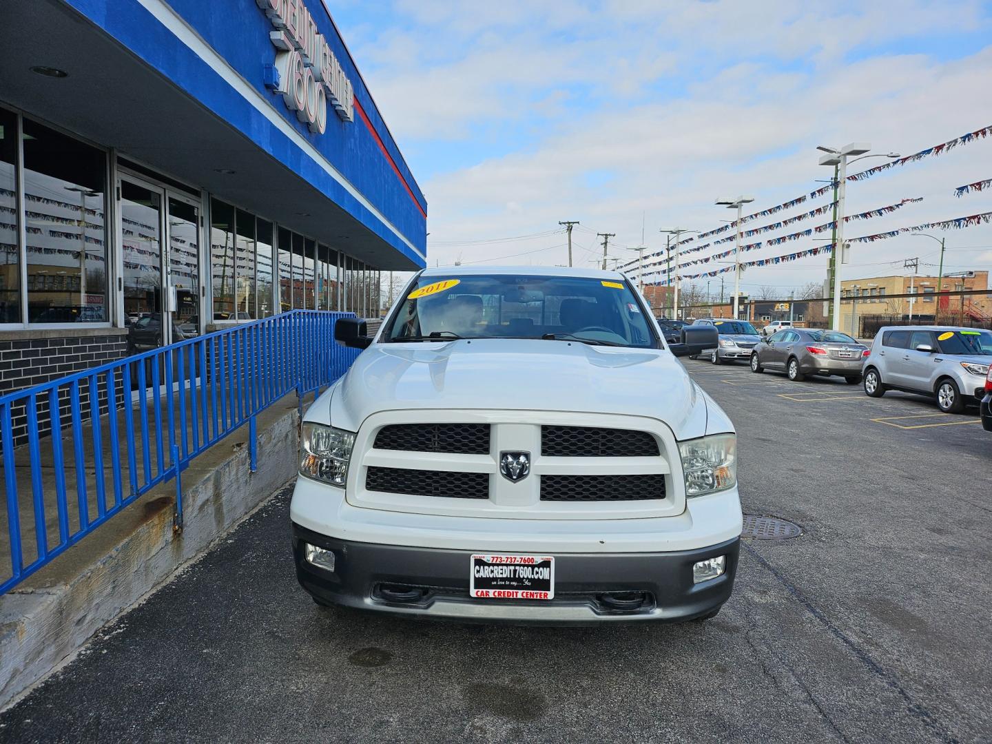 2011 WHITE Dodge Ram 1500 SLT Crew Cab 2WD (1D7RB1CT1BS) with an 5.7L V8 OHV 16V engine, 5-Speed Automatic transmission, located at 7600 S Western Ave., Chicago, IL, 60620, (773) 918-3980, 0.000000, 0.000000 - Photo#2